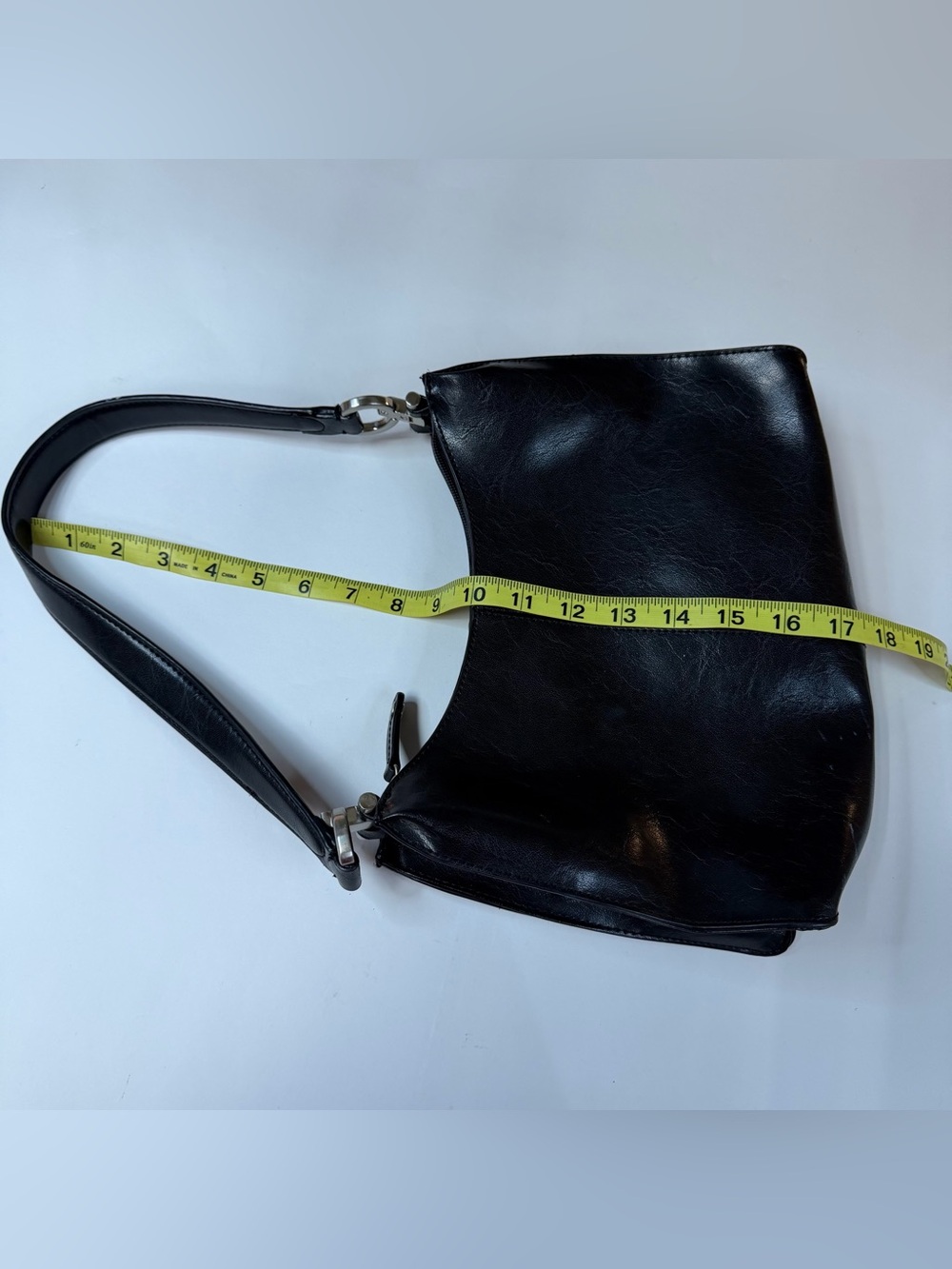 Vintage Y2K Liz Claiborne Shoulder Bag Solid Black Faux Leather Classic #4311 - Picture 5 of 13